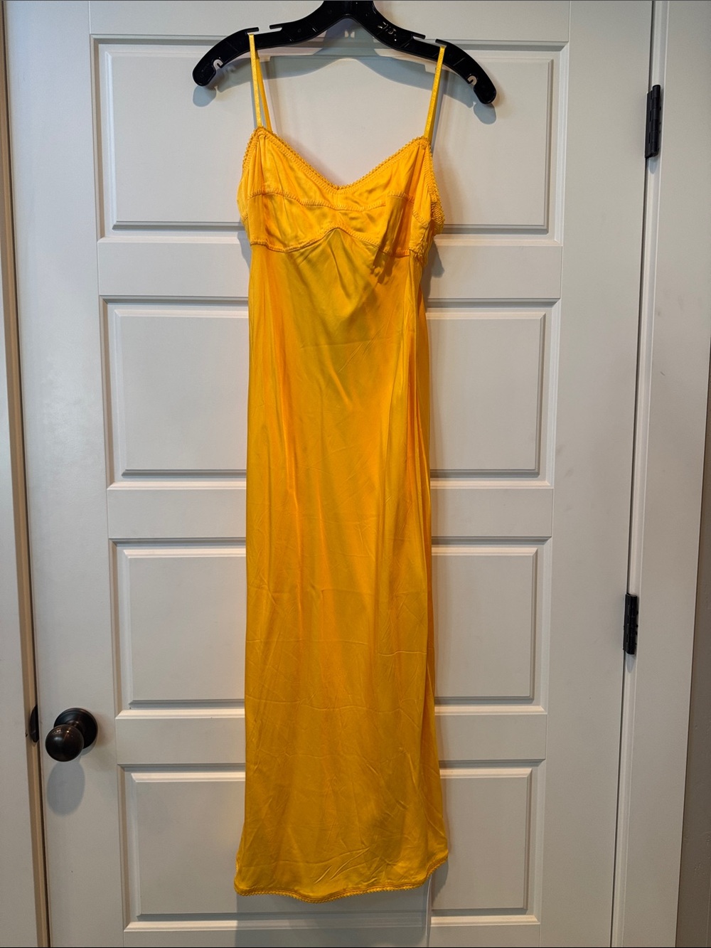 Rumored Monroe MIDI Dress in Mango: SZ M